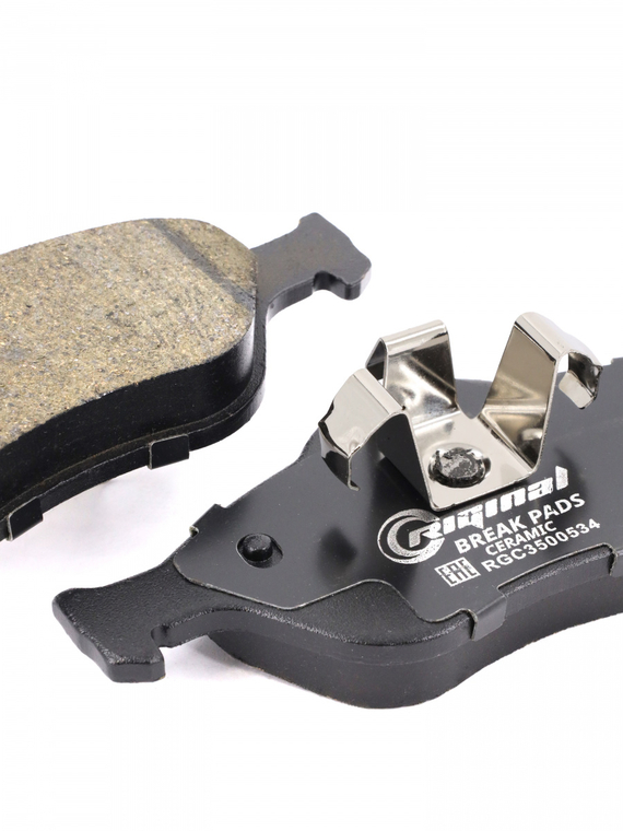 Комплект керамических тормозных колодок